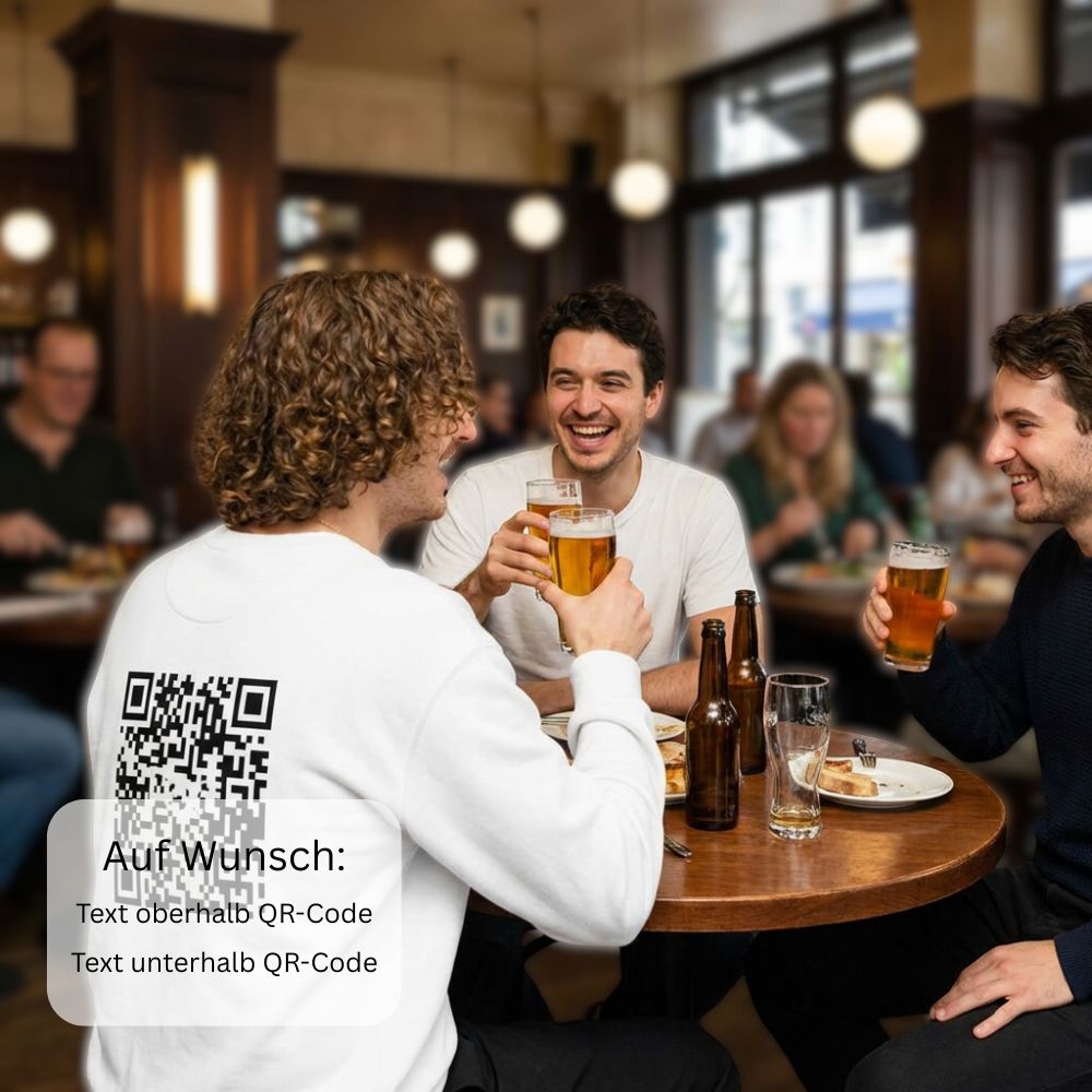 junger Mann mit Freunden in der Kneipe