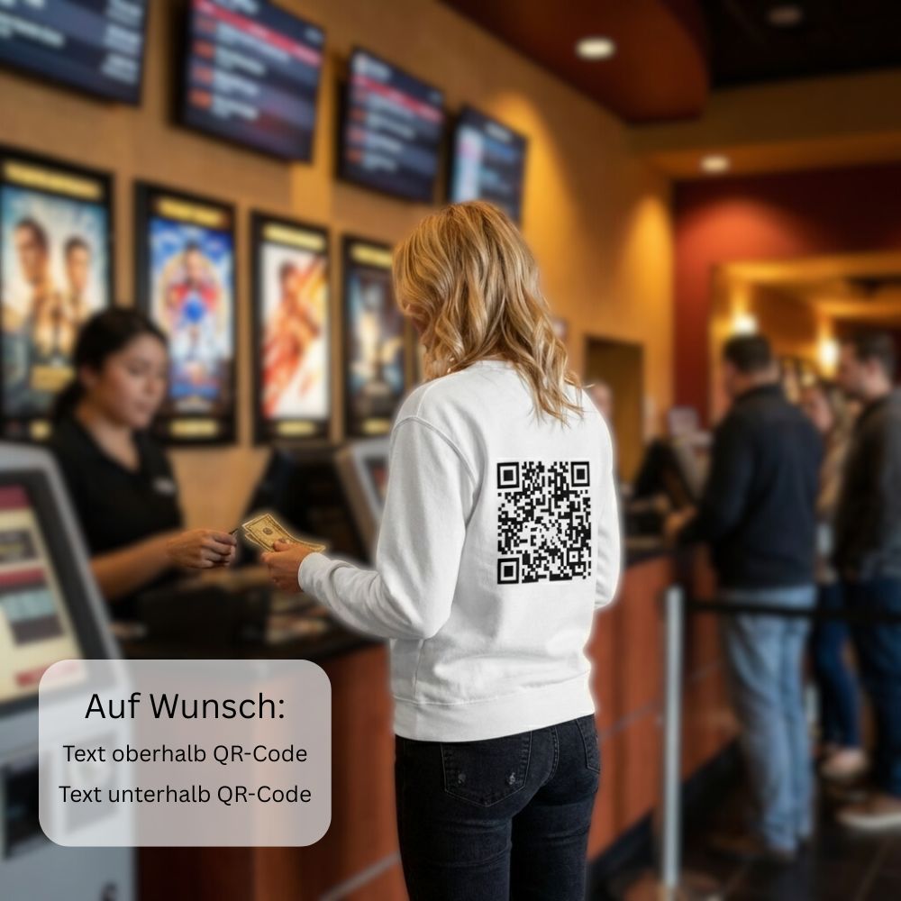 junge Frau an der Kinokasse